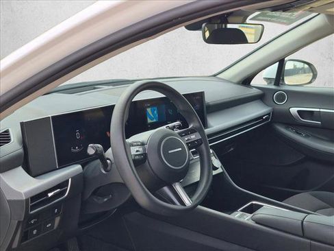 Used 2025 Hyundai Sonata SEL FWD image 10