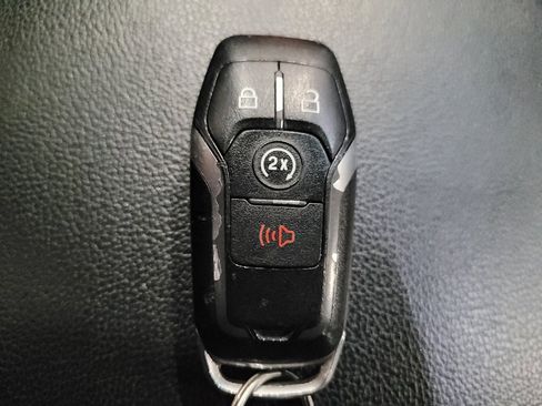 Used 2016 Ford Explorer XLT w/ Equipment Group 202A AWD/4WD image 32