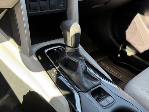 Used 2025 Toyota Corolla Cross L image 23