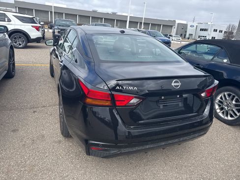 Used 2025 Nissan Altima 2.5 SV image 8