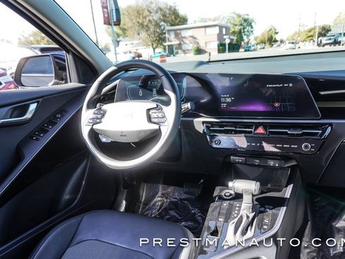 Used 2025 Kia Niro EX image 26