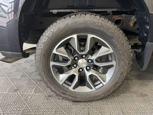 Used 2022 Chevrolet Silverado 1500 LT AWD/4WD image 19