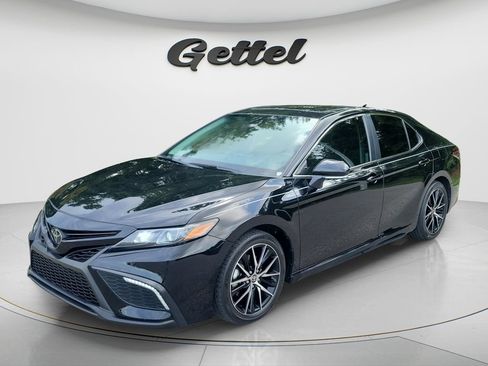 Certified 2022 Toyota Camry SE w/ Convenience Package FWD image 1