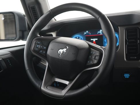 Used 2025 Ford Bronco Outer Banks AWD/4WD image 14