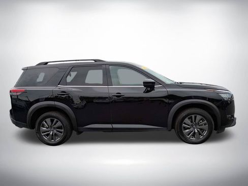 Used 2024 Nissan Pathfinder SV FWD image 3