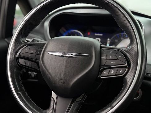 Used 2020 Chrysler Pacifica Limited FWD image 9