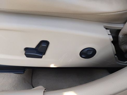 Used 2012 Chrysler 300 Limited image 17