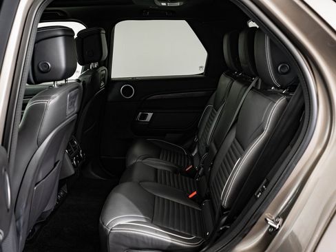 Certified 2024 Land Rover Discovery Metropolitan Edition image 38