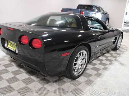 Used 2001 Chevrolet Corvette Coupe w/ Preferred Equipment Group1 RWD image 38