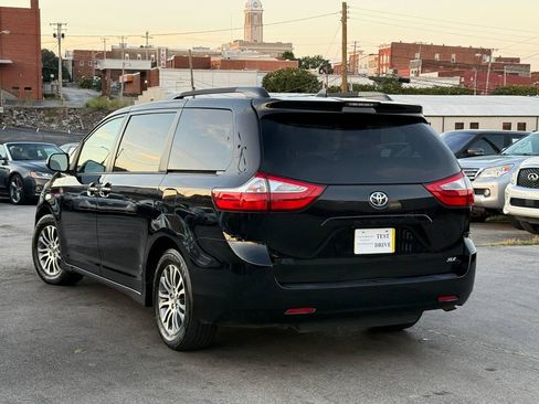 Used 2019 Toyota Sienna XLE FWD image 4