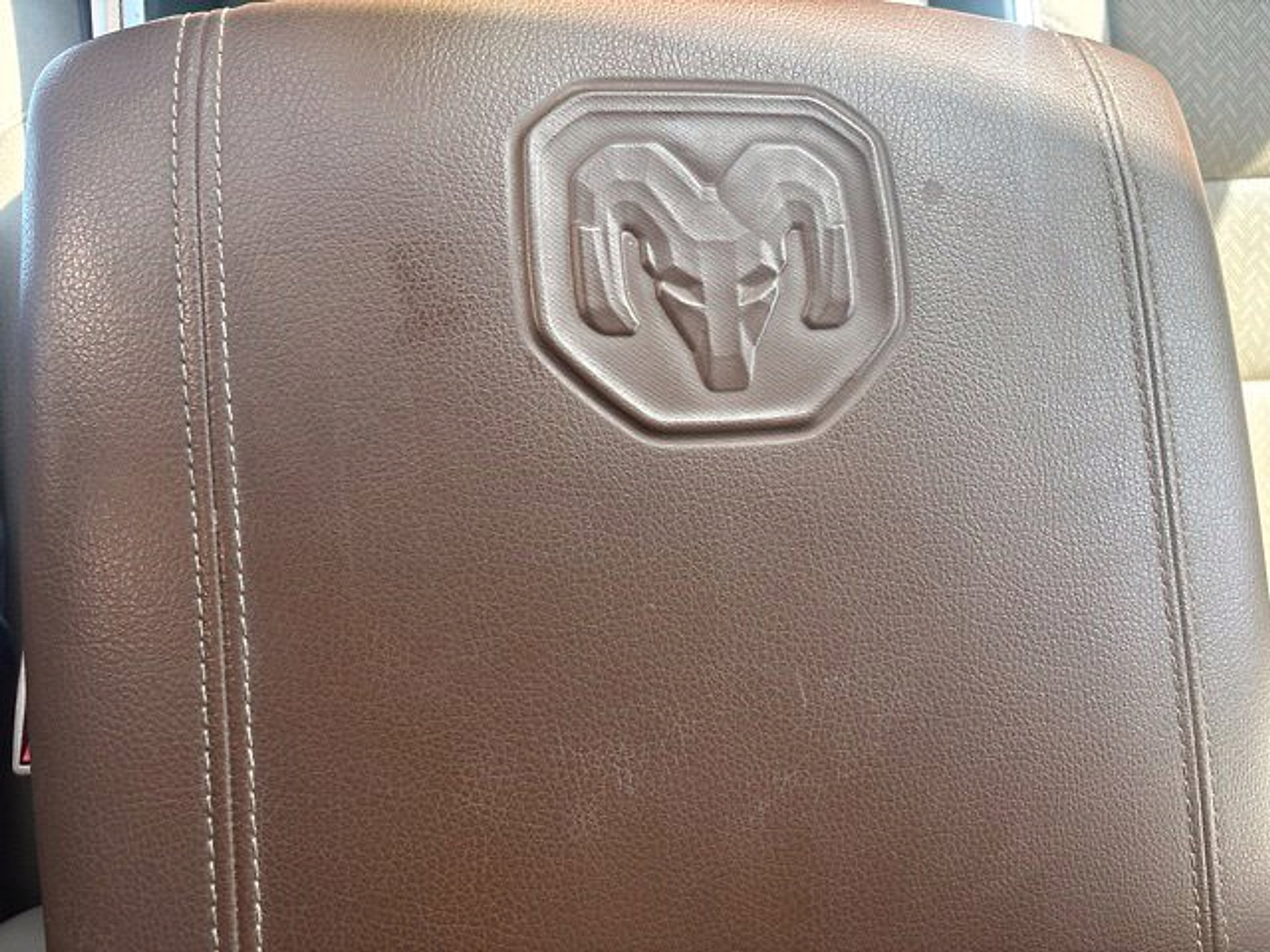 Used 2019 RAM 1500 Laramie AWD/4WD image 11
