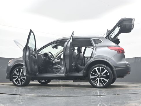 Used 2017 Nissan Rogue Sport SL w/ SL Premium Package FWD image 44