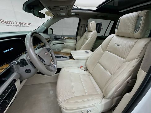 Used 2022 Cadillac Escalade ESV Sport Platinum w/ Heavy-Duty Trailer Package AWD/4WD image 25