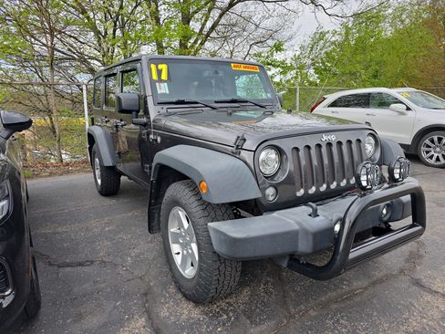 Used 2017 Jeep Wrangler Unlimited Sport w/ Quick Order Package 23S AWD/4WD image 3