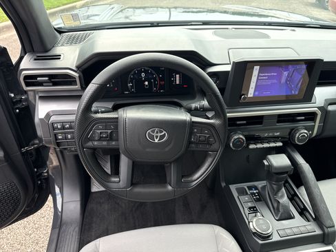 Used 2025 Toyota Tacoma SR5 AWD/4WD image 22