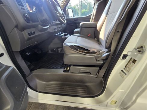 Used 2019 Nissan NV 2500 SV image 10