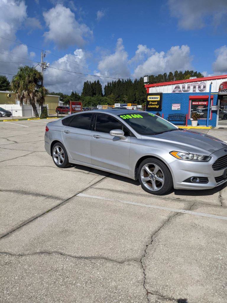 Used 2013 Ford Fusion SE FWD image 1