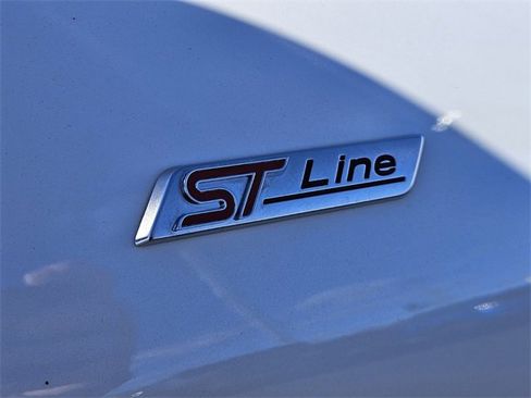 Used 2025 Ford Explorer ST-Line w/ ST-Line Street Pack image 17