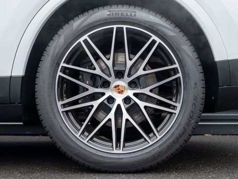 New 2026 Porsche Cayenne image 13