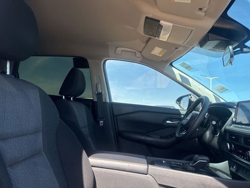 Used 2024 Nissan Rogue SV image 25