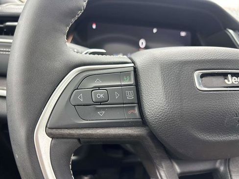 Used 2024 Jeep Grand Cherokee L Limited AWD/4WD image 18