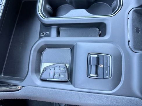 Used 2024 GMC Sierra 2500 AT4 w/ AT4 Premium Plus Package image 32