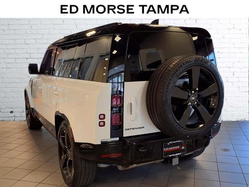 Used 2024 Land Rover Defender 110 X-Dynamic SE image 6