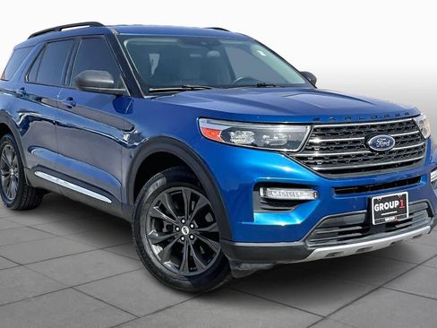 Used 2020 Ford Explorer XLT w/ Equipment Group 202A image 3
