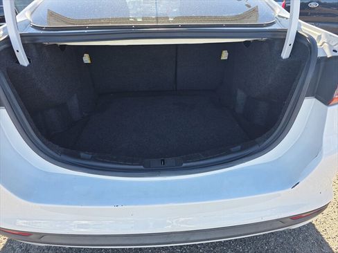 Used 2017 Ford Fusion SE FWD image 7