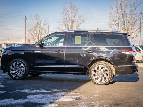 Used 2024 Lincoln Navigator Reserve AWD/4WD image 9