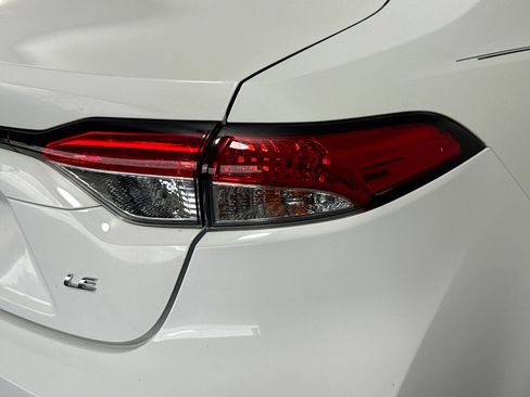 Used 2021 Toyota Corolla LE FWD image 33