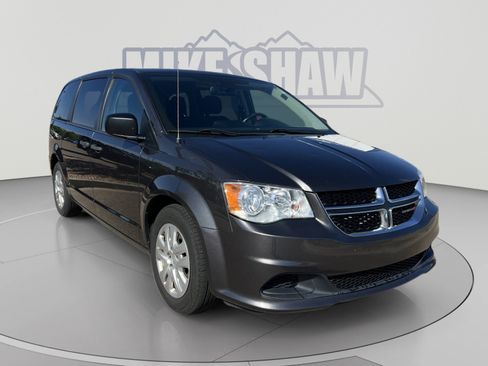 Used 2020 Dodge Grand Caravan SE w/ UConnect Hands-Free Group FWD image 8