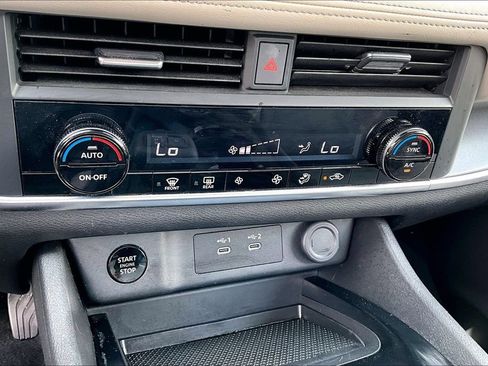 Used 2025 Nissan Rogue SV AWD/4WD image 31