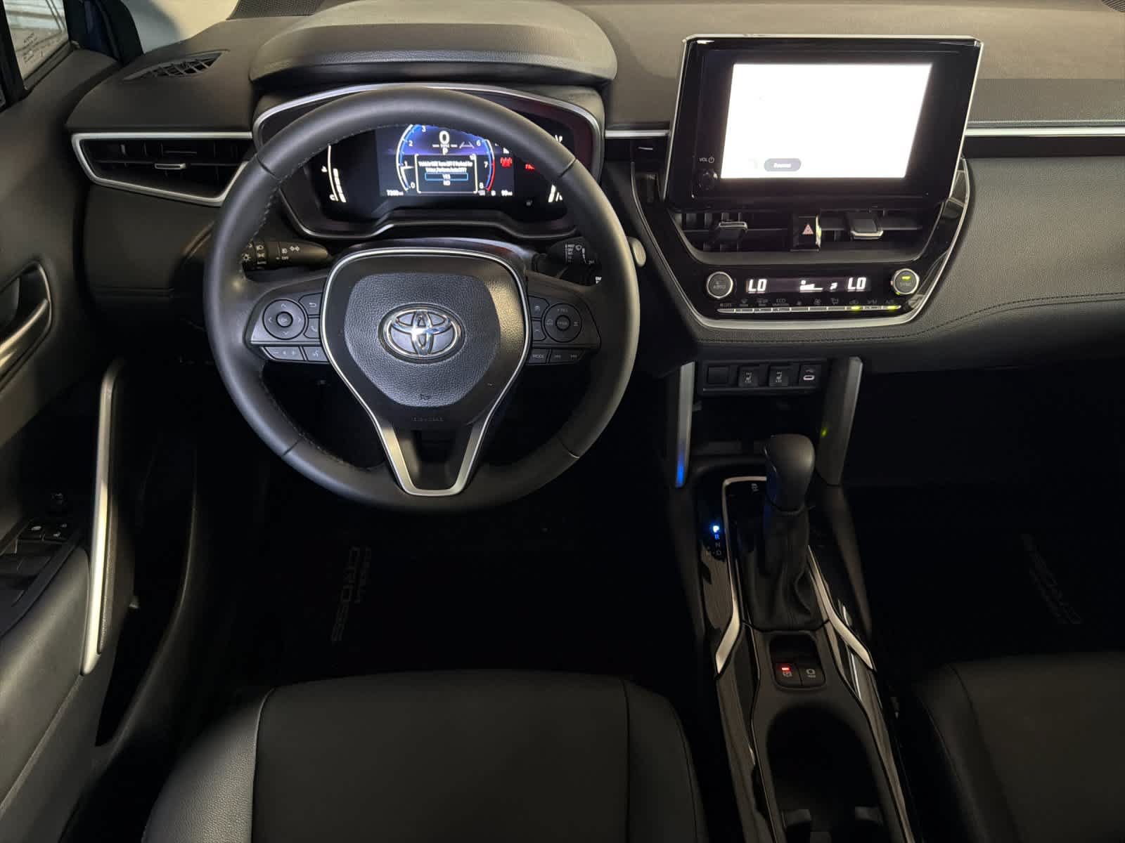Used 2025 Toyota Corolla Cross XLE FWD image 14