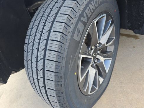 Used 2022 Chevrolet Tahoe Z71 w/ Z71 Off-Road Package image 29