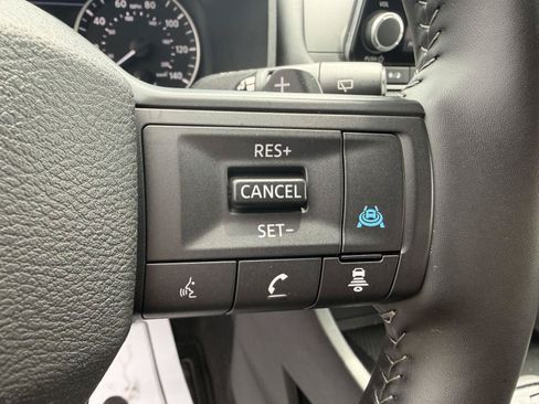 Used 2025 Nissan Rogue SV FWD image 13