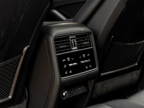 Certified 2024 Porsche Cayenne AWD/4WD image 38