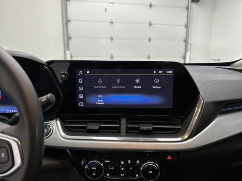 Used 2025 Chevrolet Trax LT w/ Driver Confidence Package FWD image 27