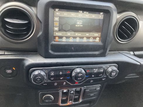 Used 2019 Jeep Wrangler Unlimited Sport S image 11