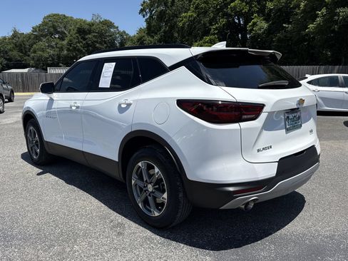 Used 2024 Chevrolet Blazer LT w/ Sound & Technology Package FWD image 3