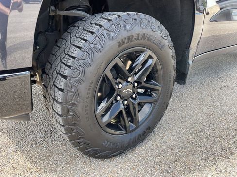Used 2024 Chevrolet Silverado 1500 LT Trail Boss w/ Convenience Package II AWD/4WD image 9