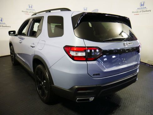 New 2025 Honda Pilot Black Edition image 8