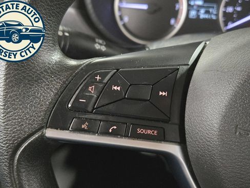Used 2021 Nissan Versa S FWD image 12