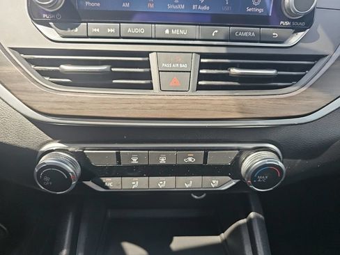 Used 2025 Nissan Altima 2.5 SV FWD image 38