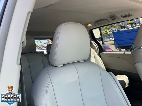 Used 2014 Toyota Sienna XLE image 65