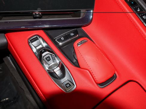 Used 2024 Chevrolet Corvette Stingray Preferred Conv w/ Z51 Performance Package RWD image 32