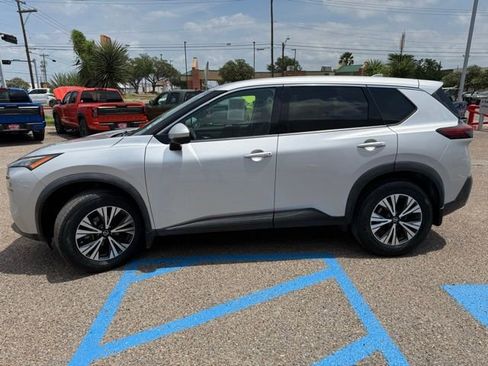 Used 2021 Nissan Rogue SV image 4