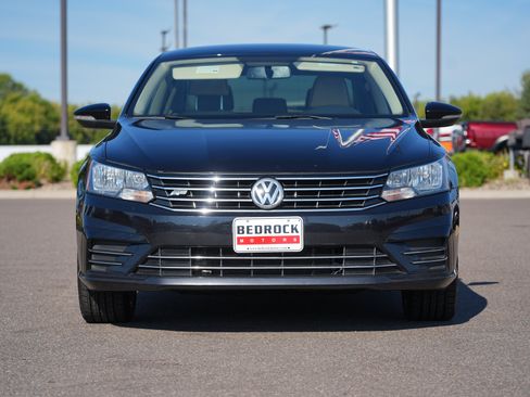 Used 2017 Volkswagen Passat 1.8T R-Line FWD image 8