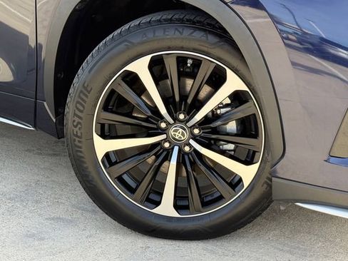 Used 2022 Toyota Highlander XSE image 2