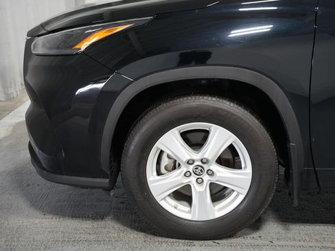 Certified 2024 Toyota Highlander LE image 5